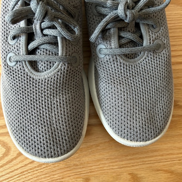 Allbirds Womenβs Tree Runners Sneaker Size 9 - Mist Color with White Sole - Picture 13 of 15